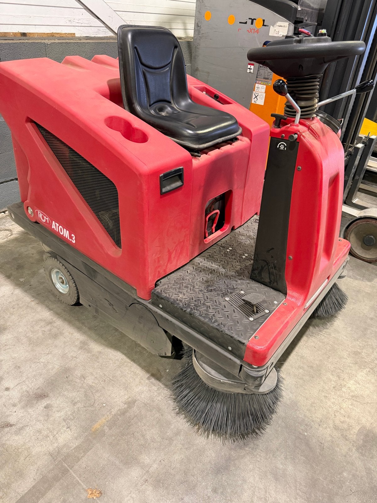 TCM Atom 3 Veegmachine - Compact en Efficiënt, Ophalen