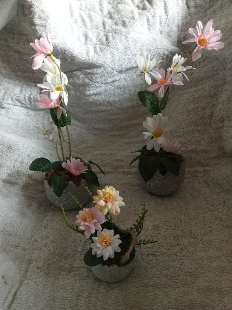 NIEUW 3 X BLOEMSTUK BLOEMEN IN POT, Ophalen, Binnen, Bloemstuk, Rondom opgemaakt