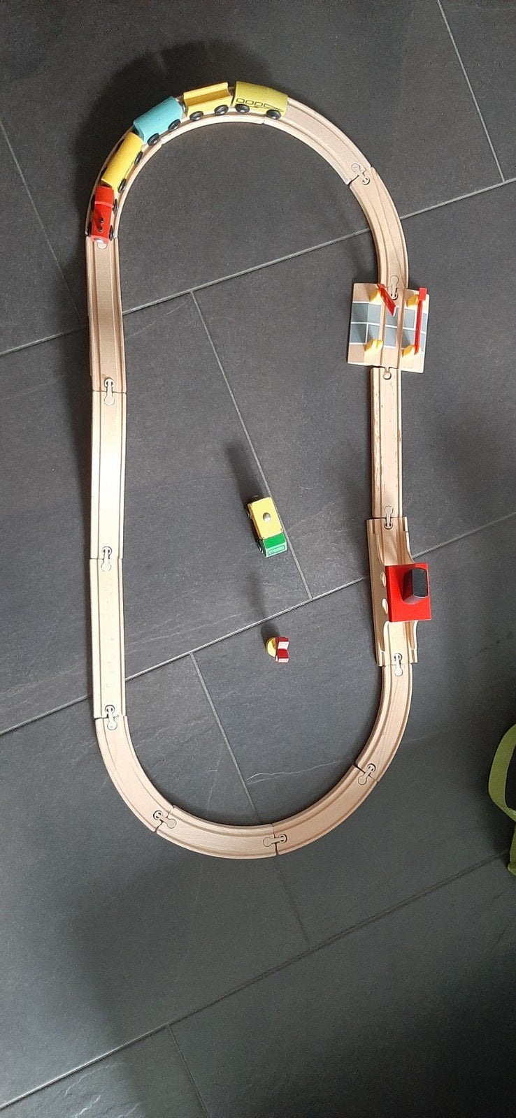 Grote houten treinbaan van Ikea met veel treintjes, Kinderen en Baby's, Ophalen of Verzenden, Gebruikt, Overige typen