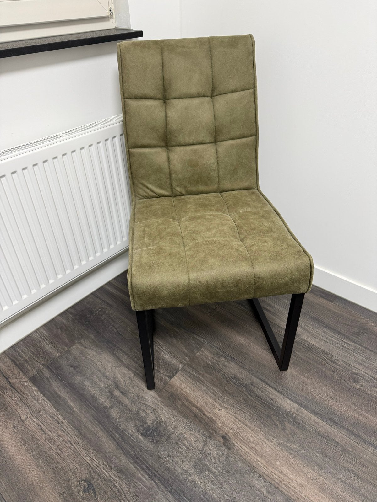 Moderne eetkamerstoel - Groen met zwart metalen onderstel, Huis en Inrichting, Stoelen, Ophalen, Overige kleuren, Zo goed als nieuw