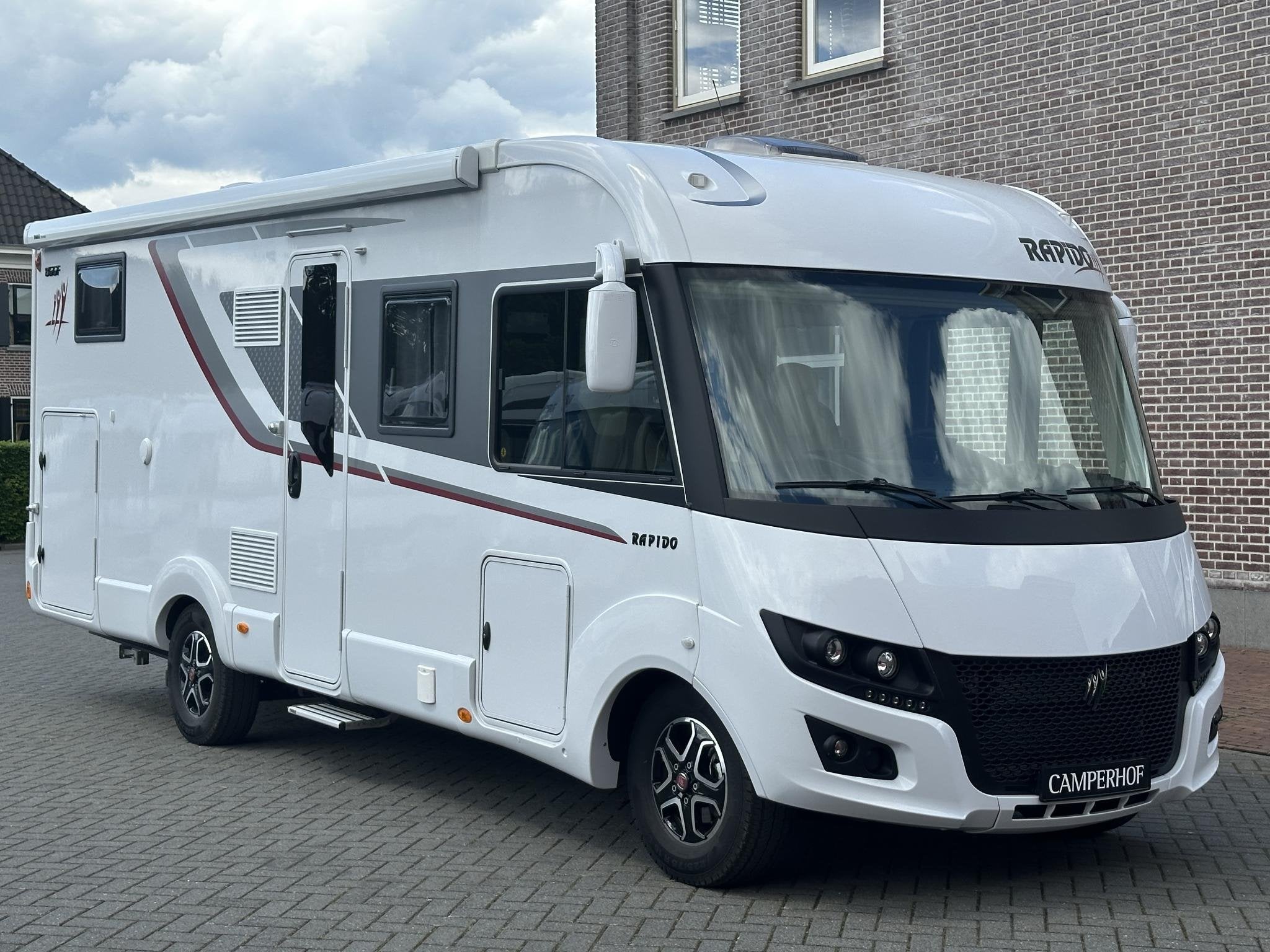 Rapido 866F Lithium, Dakairco, Trekhaak, Caravans en Kamperen, 7 tot 8 meter, Bedrijf, Diesel, Rapido