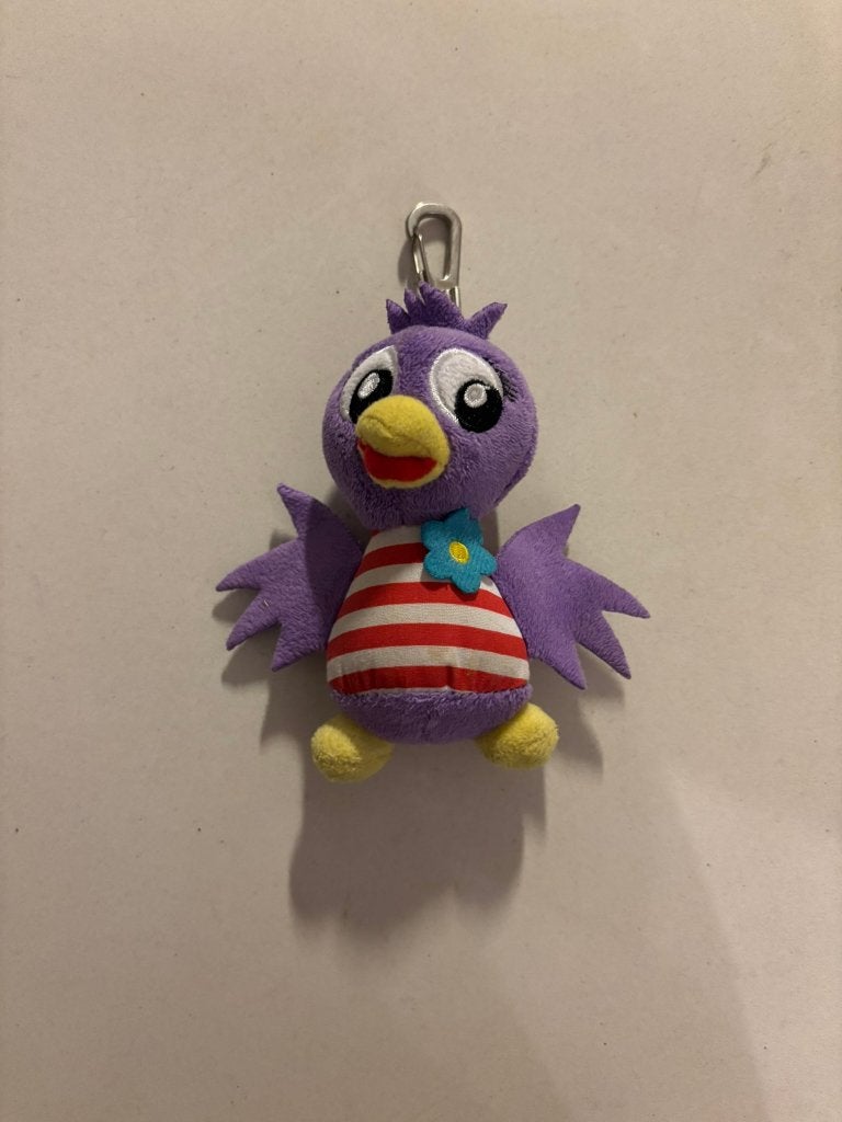 Leuke paarse vogel jet efteling knuffel sleutelhanger!, Verzamelen, Efteling, Zo goed als nieuw, Beeldje of Poppetje, Ophalen of Verzenden