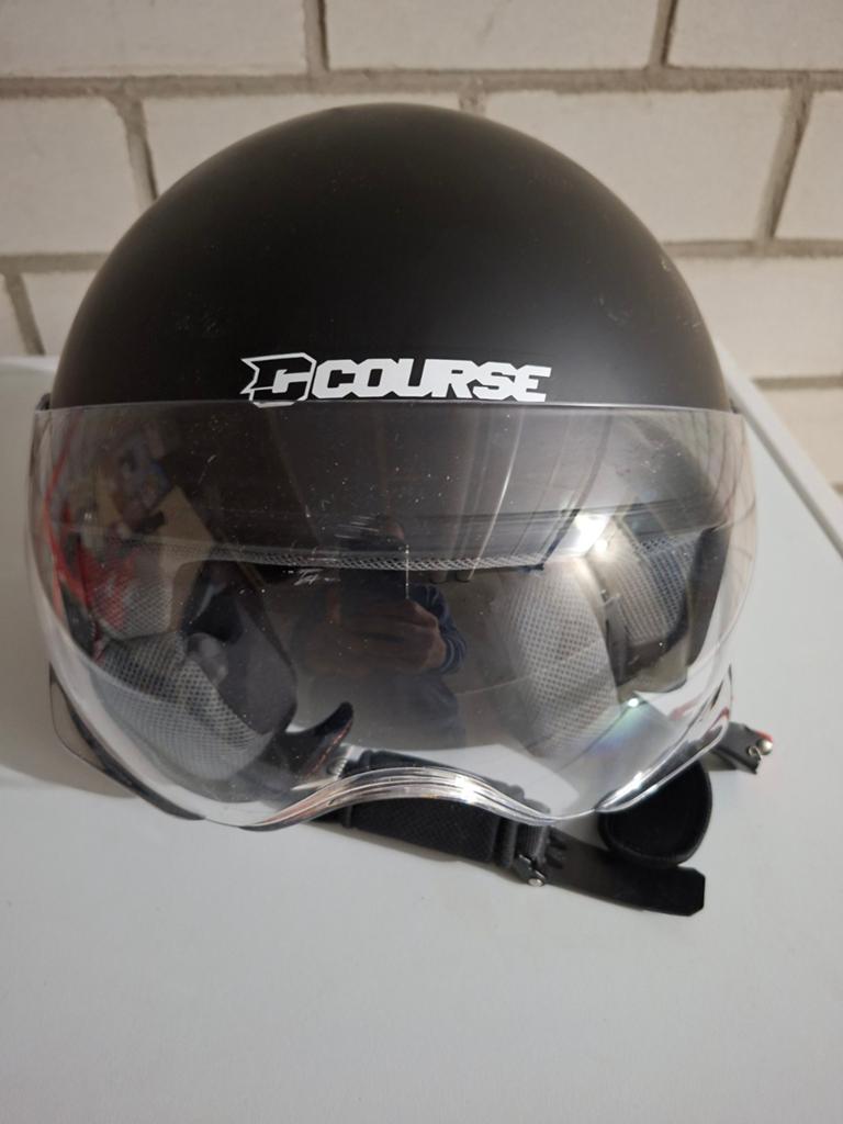Zwarte Course motorhelm - Maat M, Fietsen en Brommers, Brommerhelmen, Ophalen of Verzenden, Gebruikt, Medium, Course