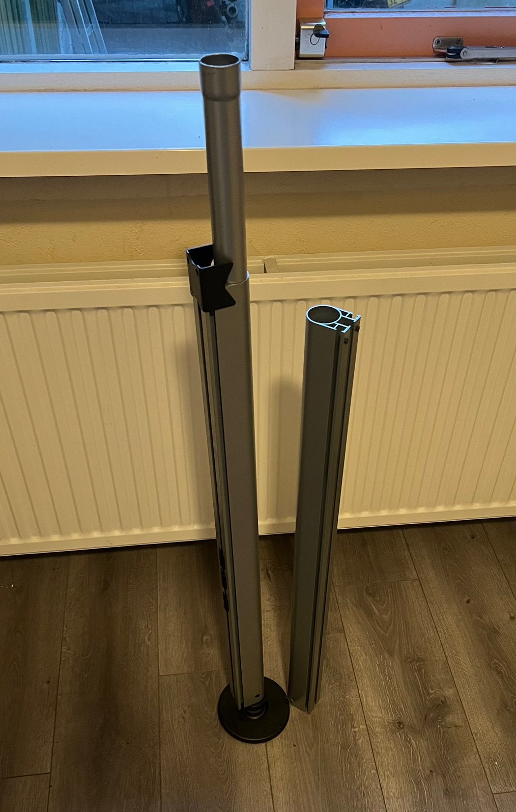 Vloer tot plafond tv standaard, Ophalen, Zo goed als nieuw, 200 cm of meer, Minder dan 100 cm