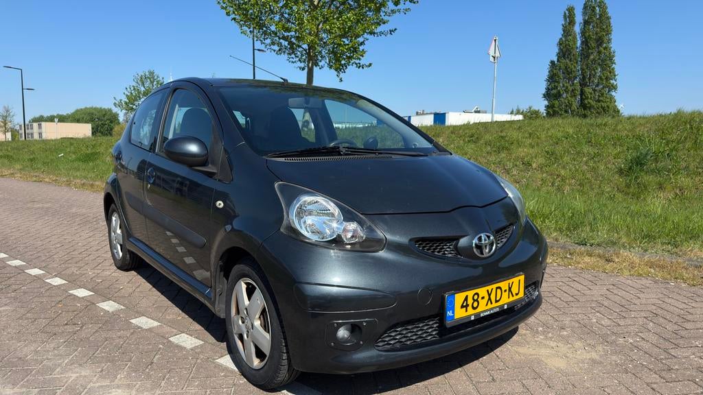 Toyota Aygo 1.0 12V Vvt-i 5DRS 2007 Grijs NIEUW APK, Auto's, Toyota, Voorwielaandrijving, Overige kleuren, 4 stoelen, 68 pk