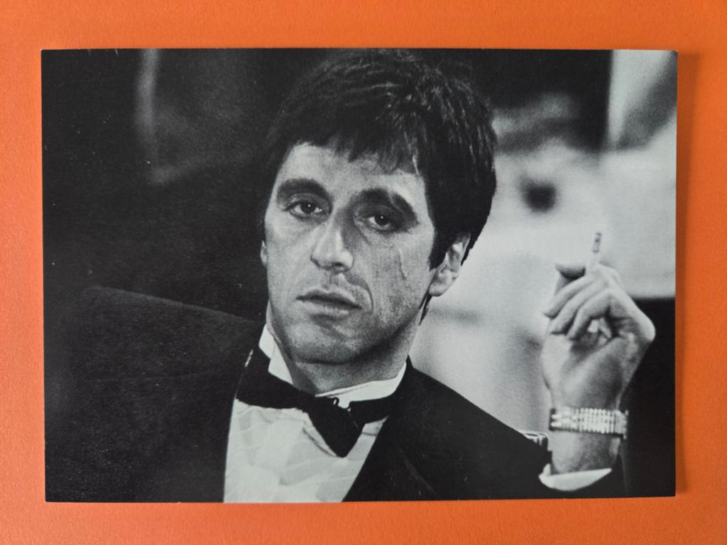 Al Pacino as Tony Montana from Scarface / Vintage Postcard, Verzamelen, Ophalen of Verzenden, Zo goed als nieuw