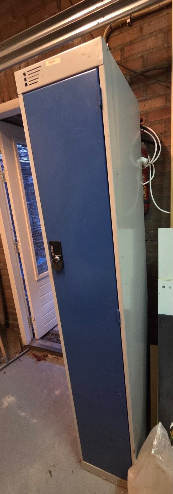 Metalen locker met sleutel, Huis en Inrichting, Kasten | Lockerkasten, Ophalen, Gebruikt, Industrieel