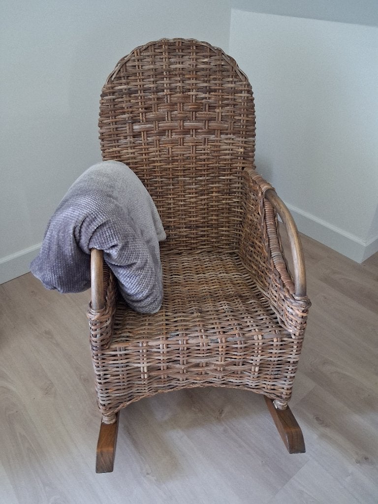 schommelstoel split grey nieuw !!, Huis en Inrichting, Stoelen, Ophalen, Bruin, Nieuw, Riet of Rotan