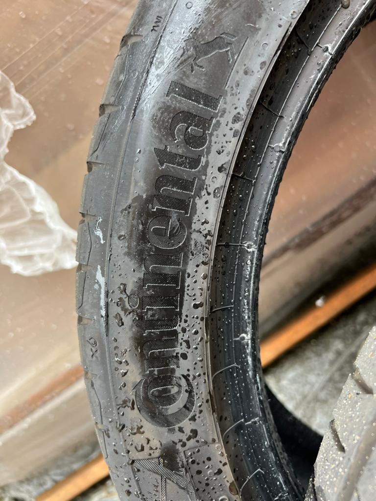 CONTİNENTAL 245/40/18 2voor, Auto diversen, Autosport-onderdelen, Zo goed als nieuw, Ophalen of Verzenden