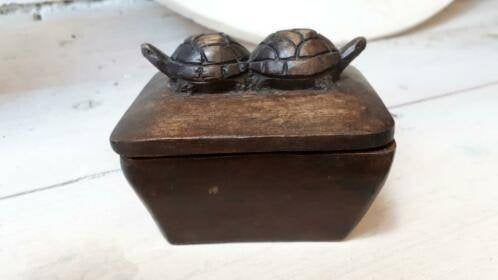 Houten BAKJE met Schildpadden op Deksel <> Feng Shui Symbool, Antiek en Kunst, Hout, Doos, Ophalen of Verzenden, Handgemaakt