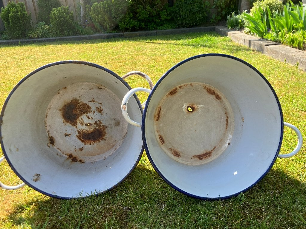 Emaille wasteil / bekken 2st. €9,50p/st., Ophalen