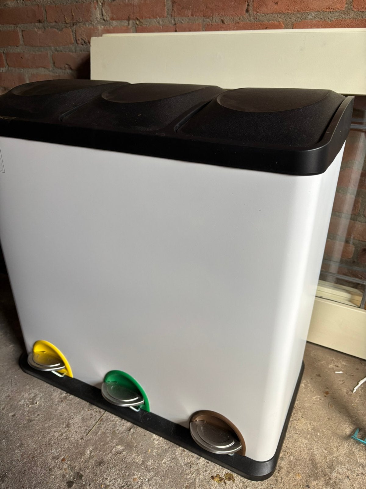 Afvalscheidingsbak 3 vakken met pedaal – Zo goed als nieuw, Ophalen, Kunststof, Met pedaal, 40 liter of meer