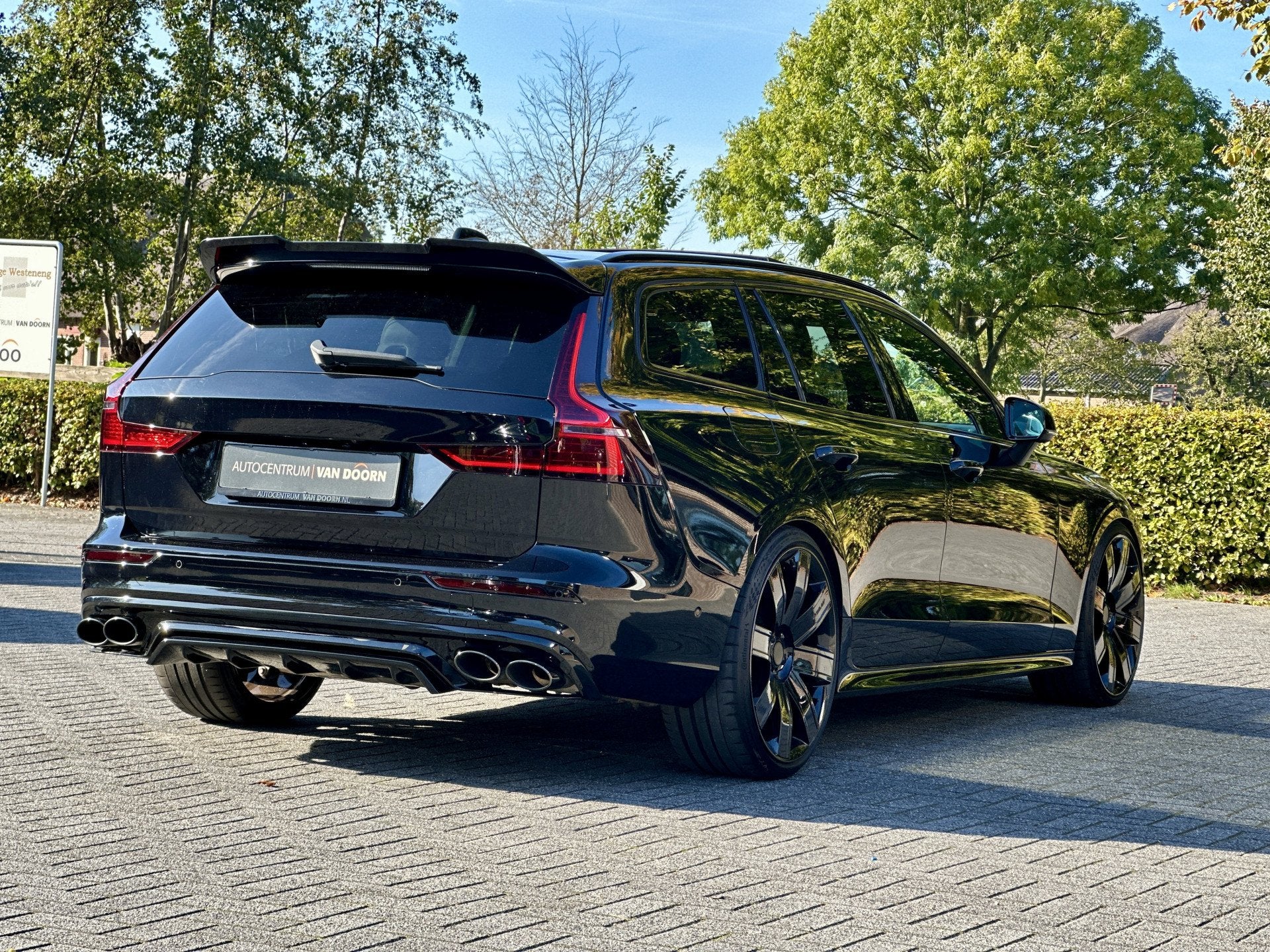 Volvo V60 2.0 T8 Hybrid AWD | Ultra Dark | UNIEK! | Heico pa, Automaat, Verwarmde buitenspiegels, Gebruikt, 4 cilinders