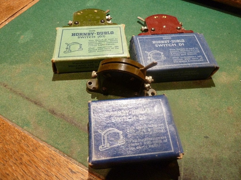 HORNBY DUBLO:      3 X SWITCH: G3  &  D2   &   D1  in doosje, Overige merken, Gelijkstroom of Wisselstroom, Overige typen, Nieuw