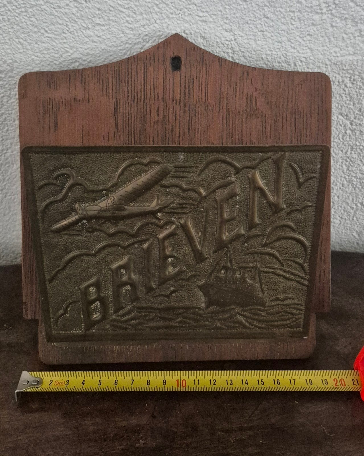 Antieke houten brievenhouder met messing plaat, Ophalen of Verzenden