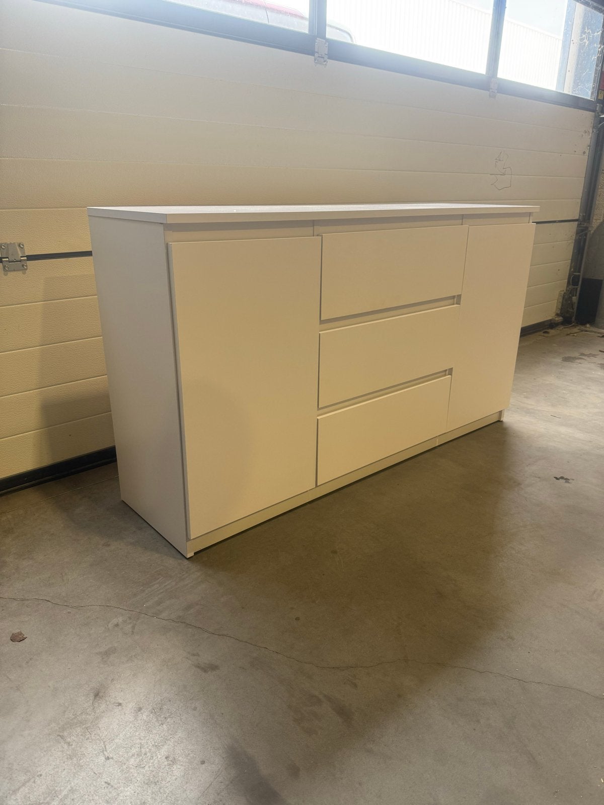 Witte dressoir met 3 Lades en 2 Deuren - Zo goed als nieuw, 100 tot 150 cm, Ophalen of Verzenden, Zo goed als nieuw, Met lade(s)