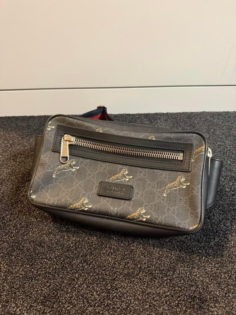 Gucci buiktasjs, Ophalen of Verzenden, Zo goed als nieuw, Zwart