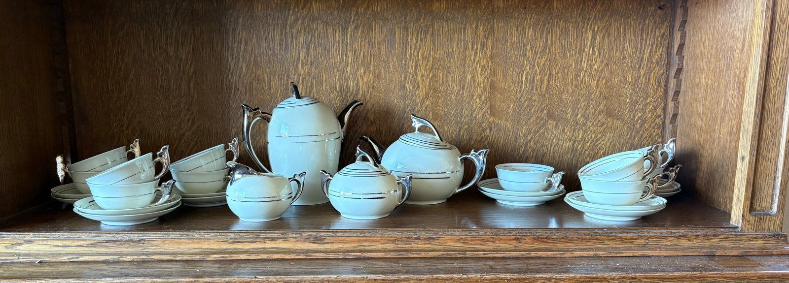Vintage Art Deco Servies - Crèmekleurig met Zilveren Details, Antiek en Kunst, Antiek | Servies compleet, Ophalen