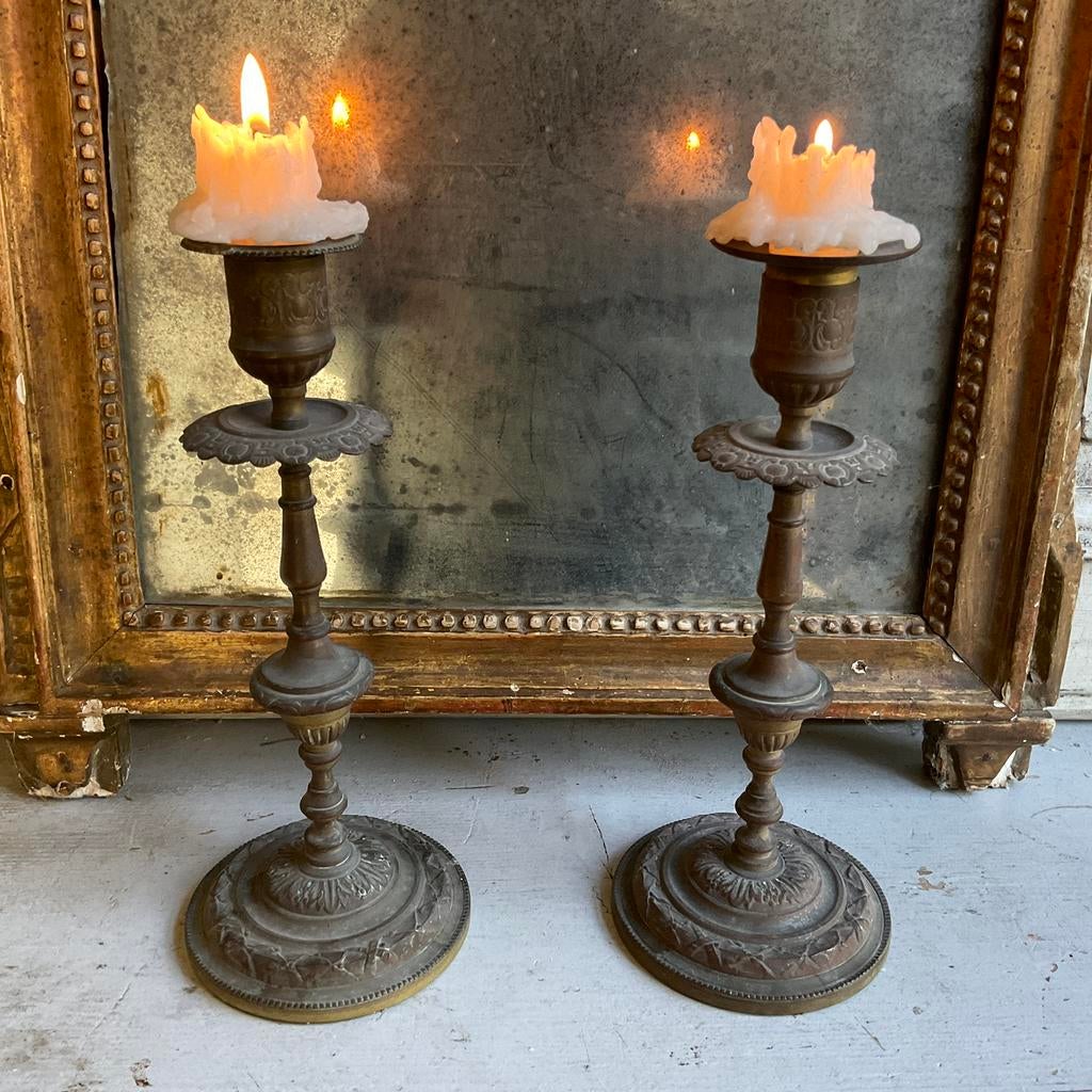 2 antieke kandelaars *tres jolie Duiven*, Verzenden, Overige materialen