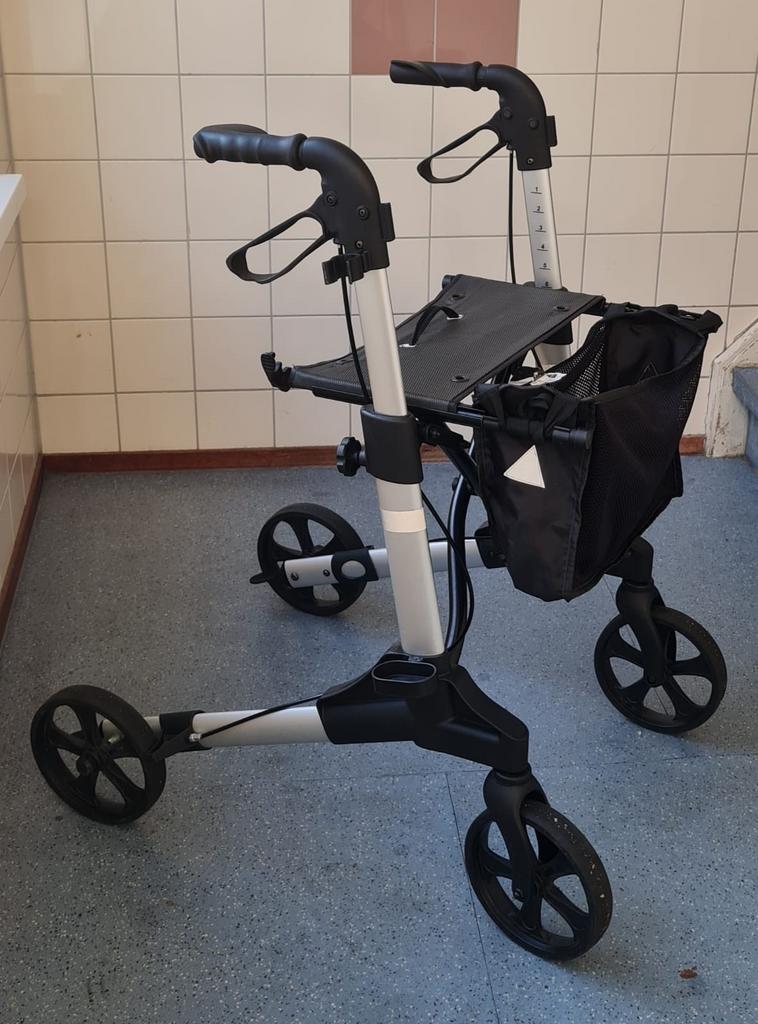 Rolator van het merk Tasche  verstelbaar zo goed als nieuw, Ophalen of Verzenden, Zo goed als nieuw