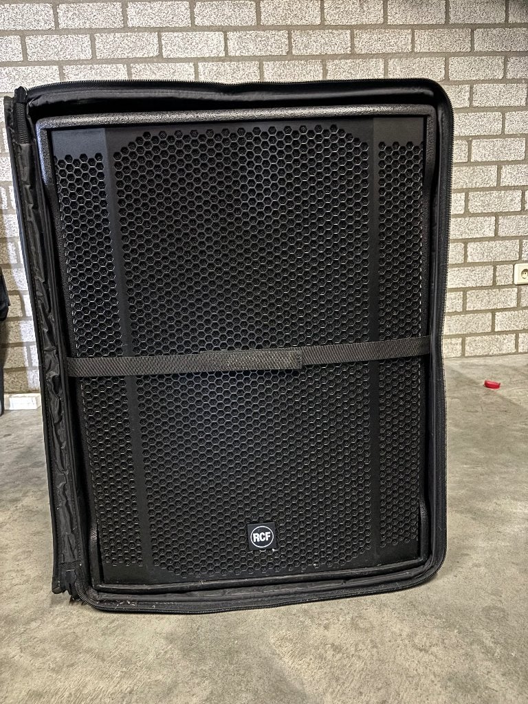 RCF actieve subwoofer 708 as 2 met hoes, Audio, Tv en Foto, Ophalen, Zo goed als nieuw, Subwoofer, Overige merken