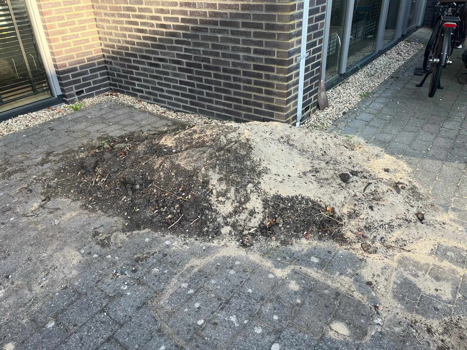GRATIS AFHALEN Zand en grond voor ophogen of tuin, Tuin en Terras, Ophalen, Gebruikt, Ophoogzand