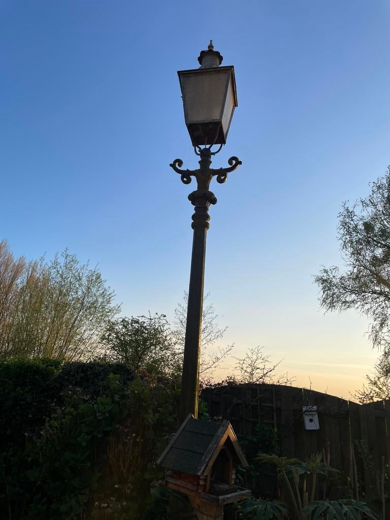 Oude gietijzeren lantaarnpaal, Tuin en Terras, Ophalen, Gebruikt, Staande lamp, Netvoeding