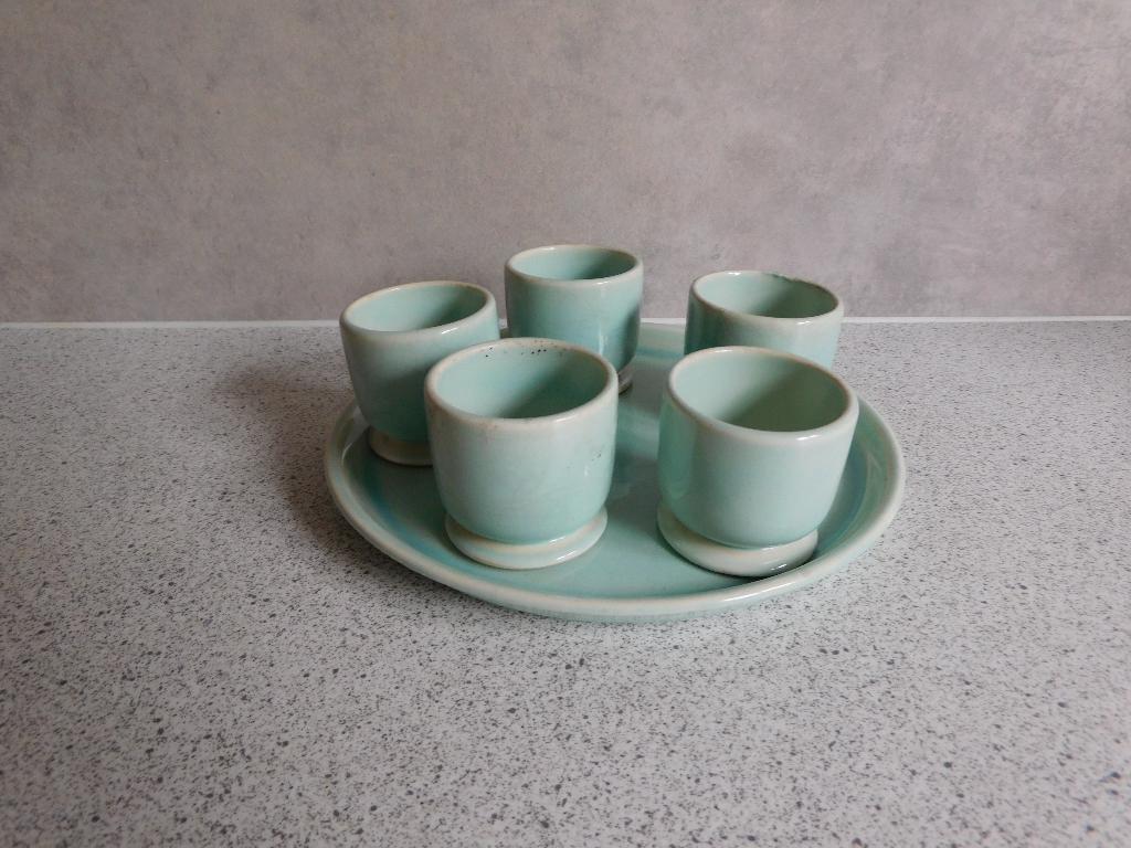 Bord 17 cm. 5 eierdoppen Turquoise, Ophalen of Verzenden, Zo goed als nieuw, Bord(en), Overige stijlen