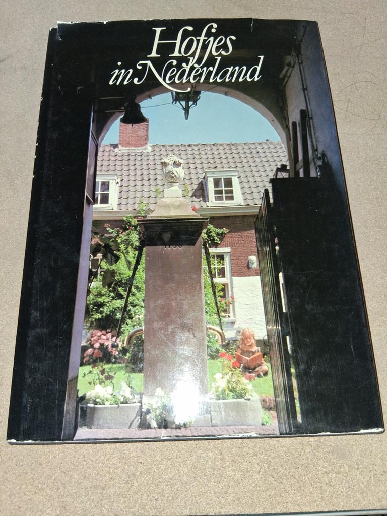 Hofjes in Nederland - Prachtig geïllustreerd boek, Ophalen of Verzenden