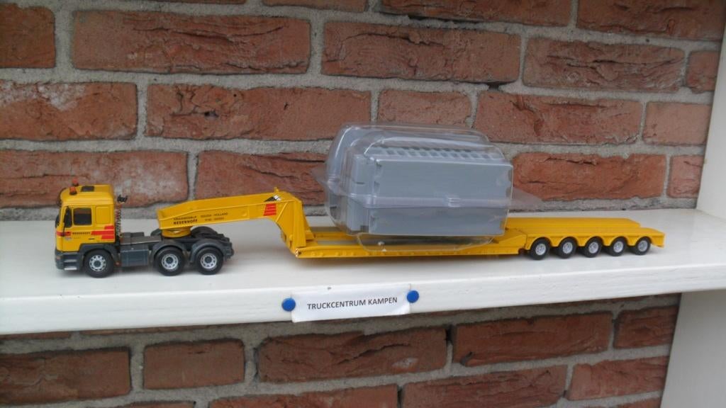 Corgy  Man  met  dieplader  van  Nederhoff., Ophalen of Verzenden, Zo goed als nieuw, Bus of Vrachtwagen