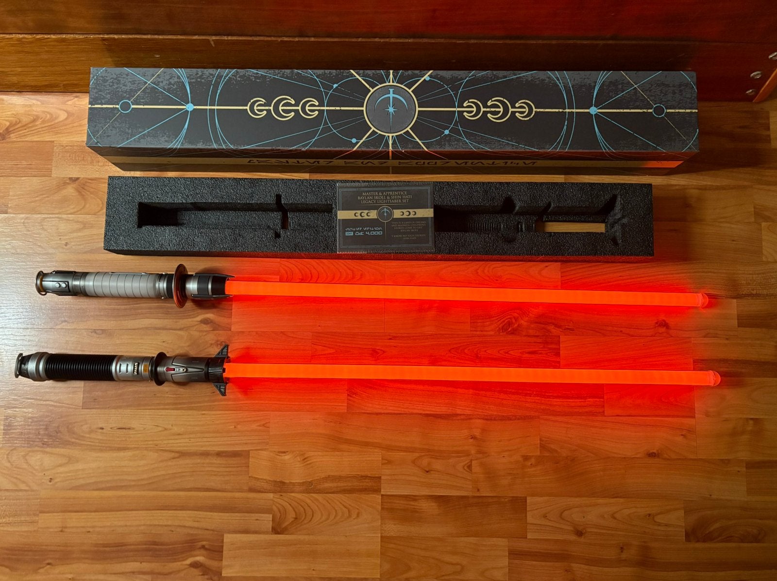 Zeldzame Disney special edition box met twee lightsaber, Ophalen, Zo goed als nieuw