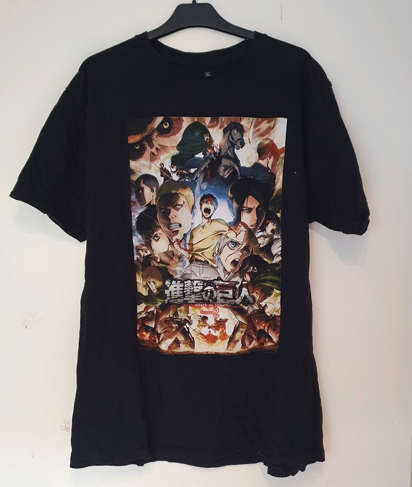Te koop: Attack on Titan T-shirt Zwart Maat XL, Ophalen of Verzenden, Zo goed als nieuw, Maat 56/58 (XL), Meerkleurig