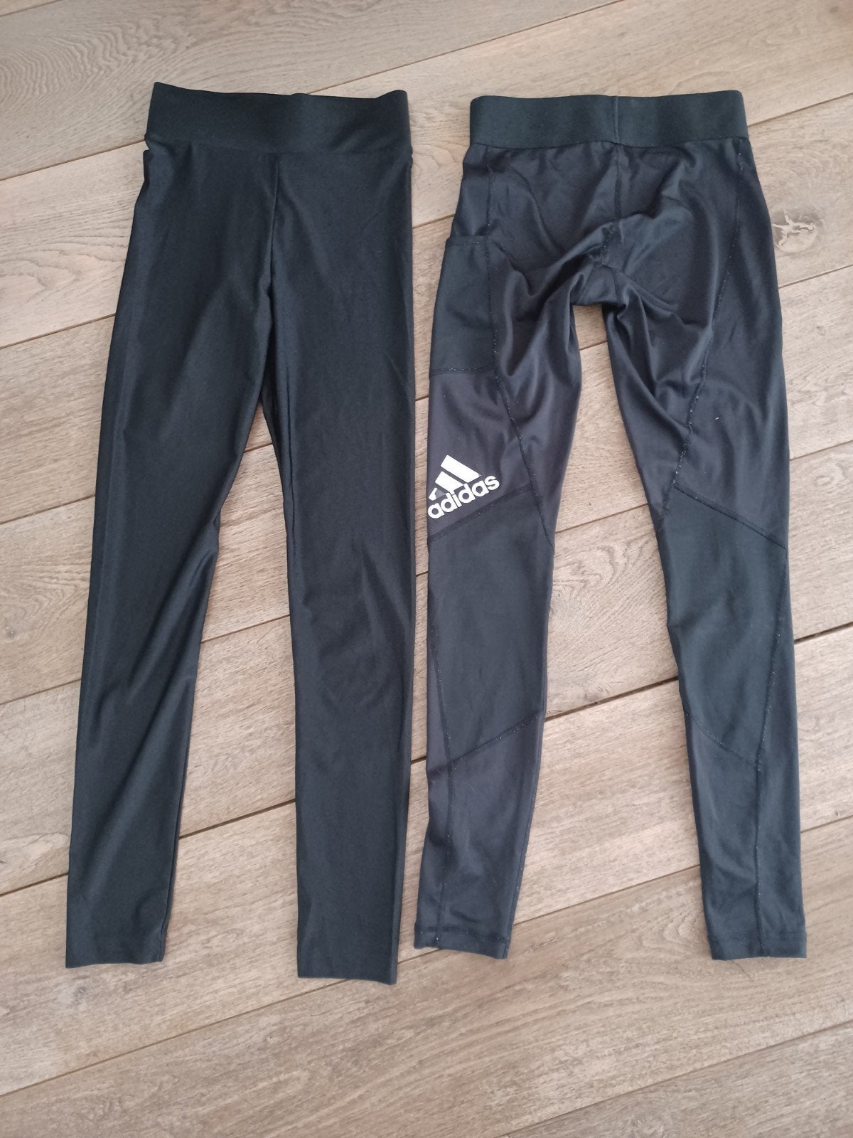 2 sportleggings: Adidas en Monki (nieuw), Kleding | Dames, Zwart, Ophalen of Verzenden, Fitness of Aerobics, Maat 34 (XS) of kleiner