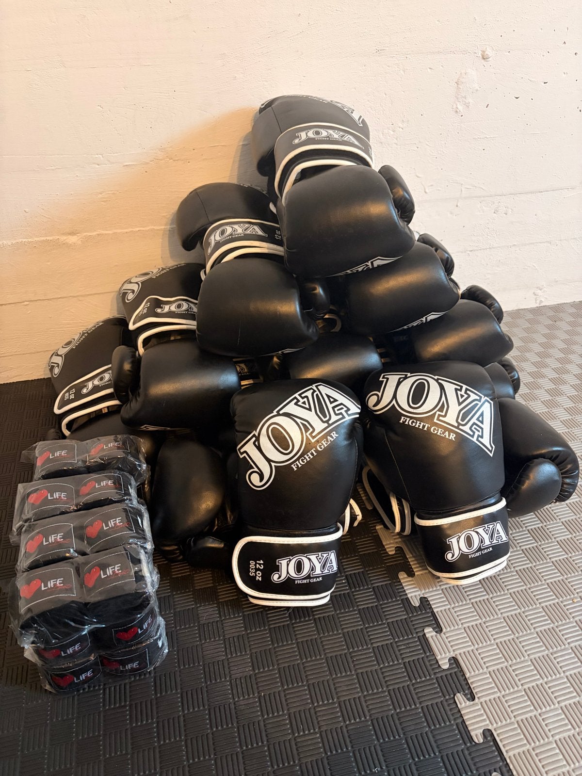 Joya Fight Gear Bokshandschoenen 12 OZ met Bandages (12 sets, Ophalen, Nieuw, Bokshandschoenen