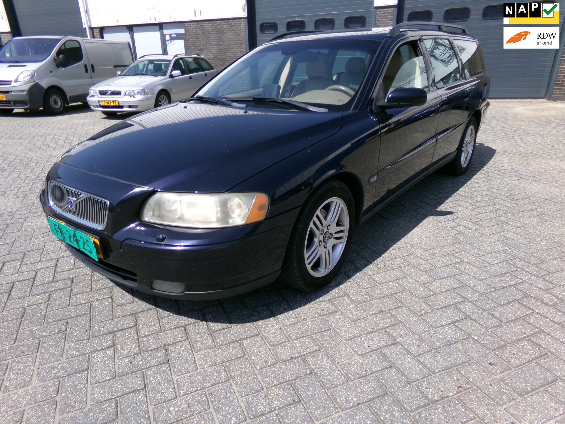 Volvo V70 2.4D Momentum, Voorwielaandrijving, 15 km/l, Blauw, Leder en Stof