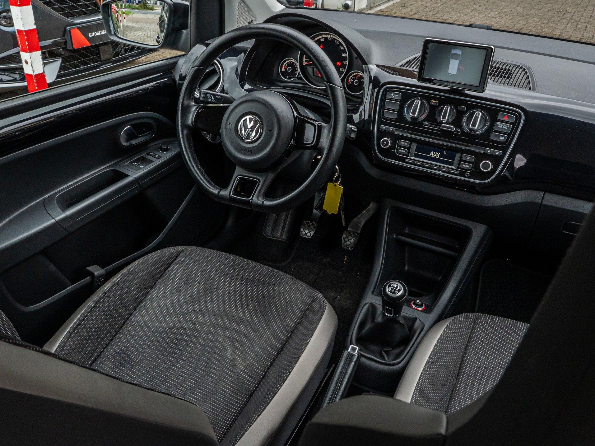 Volkswagen up! 1.0 high up! BlueMotion FENDER AUDIO CRUISE 1, Voorwielaandrijving, Euro 5, Stof, Gebruikt