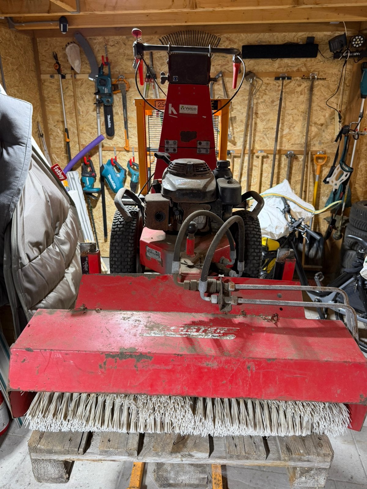 Kersten K820 werktuigdrager hydrolisch rolbezem veegmachine, Ophalen, Gebruikt