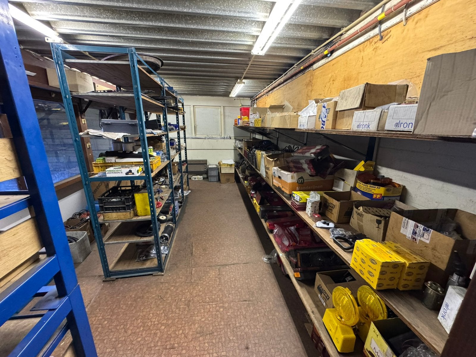Complete magazijninventaris vrachtwagenonderdelen 500+ items, Ophalen