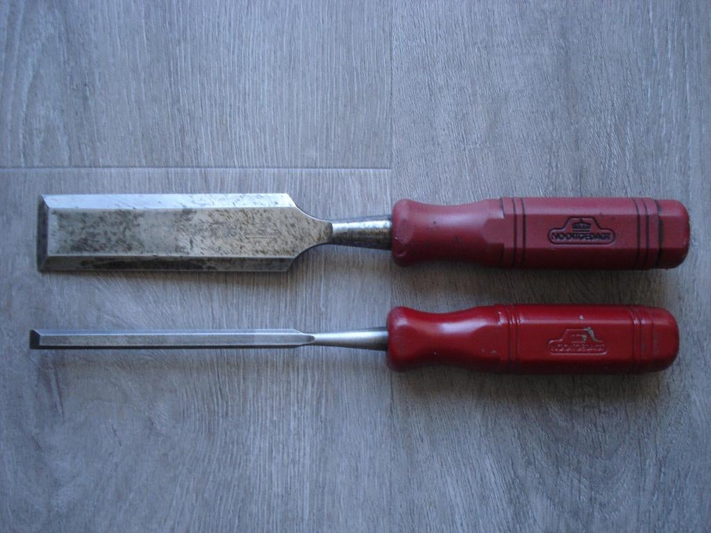 2 Nooitgedagt beitels rood handvat, Ophalen