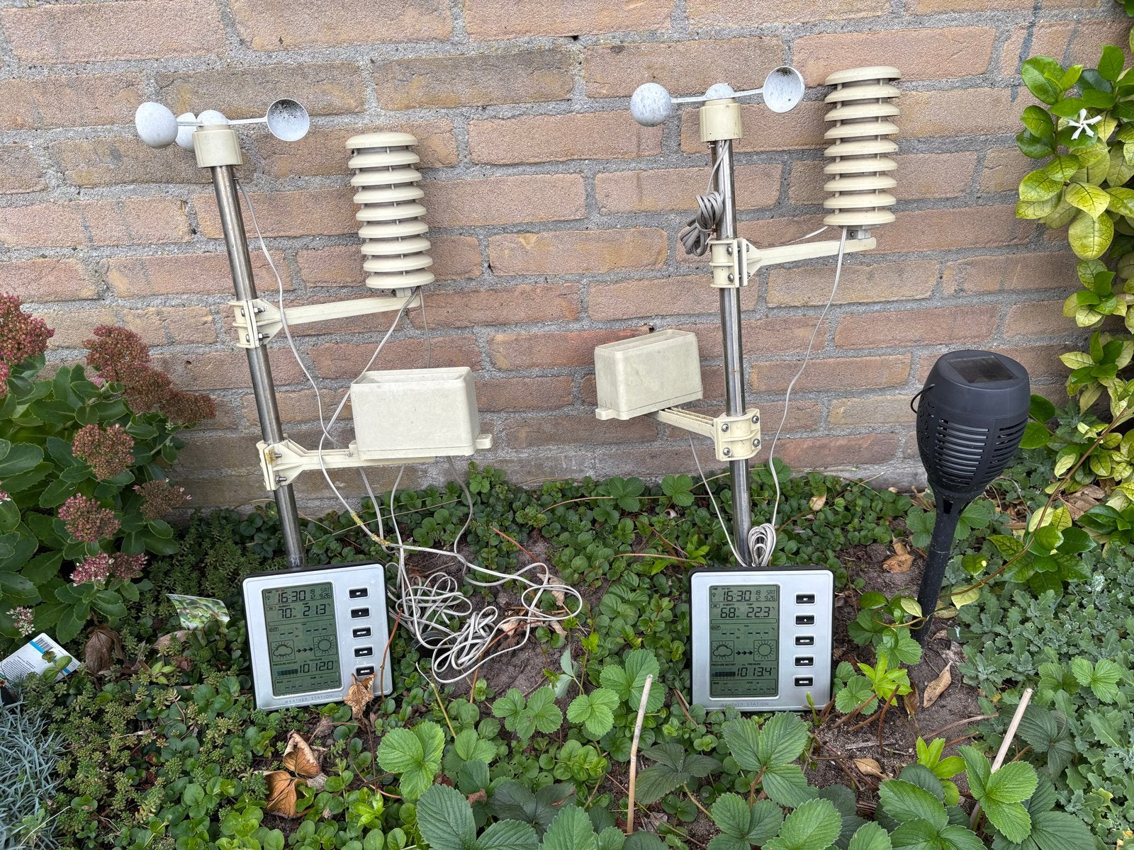 Weerstation met sensor (1 werkend, 1 voor onderdelen), Ophalen of Verzenden, Gebruikt, Weerstation