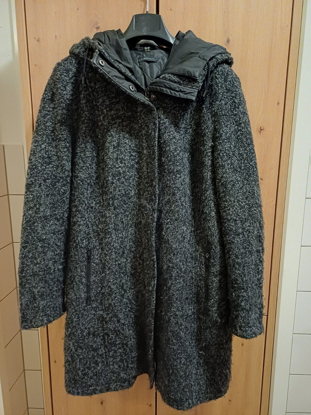 District winterjas maat 42/44 (L) grijs, Kleding | Dames, Ophalen, Maat 42/44 (L), Zo goed als nieuw, District