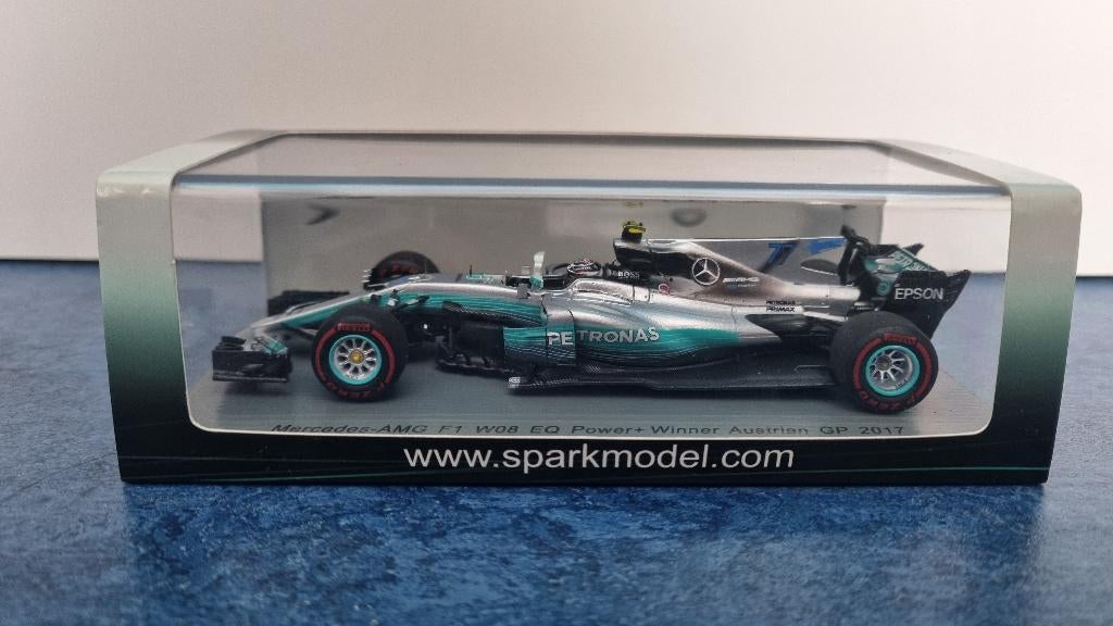 Mercedes Amg f1 w08 bottas spark 1:43, Hobby en Vrije tijd, Modelauto's | 1:43, Ophalen of Verzenden, Zo goed als nieuw, Auto