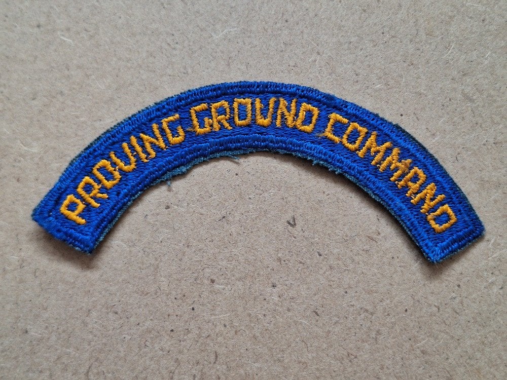 WWII US AAF Proving Ground Command tab, Verzenden, Amerika, Embleem of Badge
