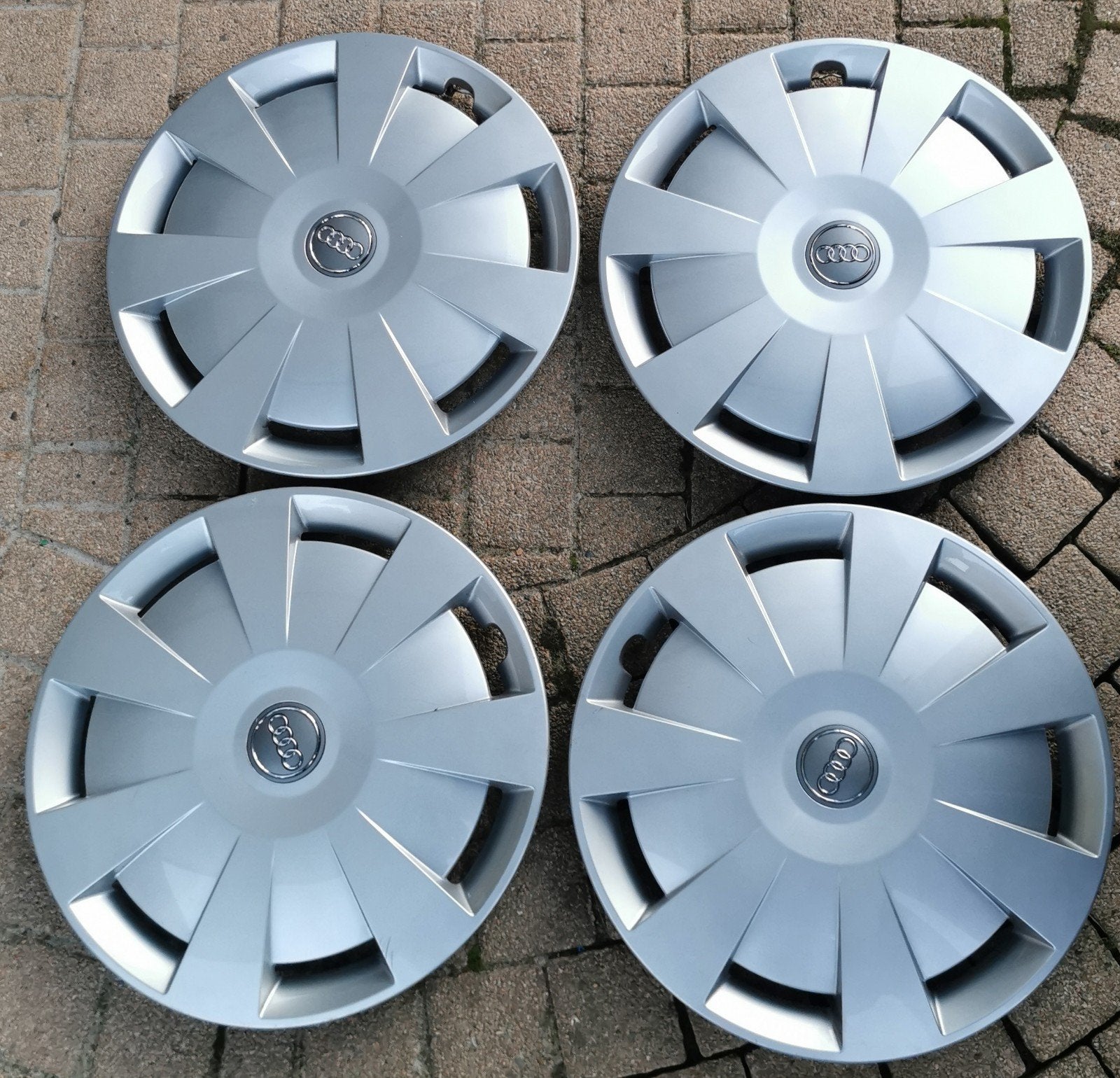 Originele Audi wieldoppen 16 inch, Auto diversen, Wieldoppen, Ophalen, Zo goed als nieuw