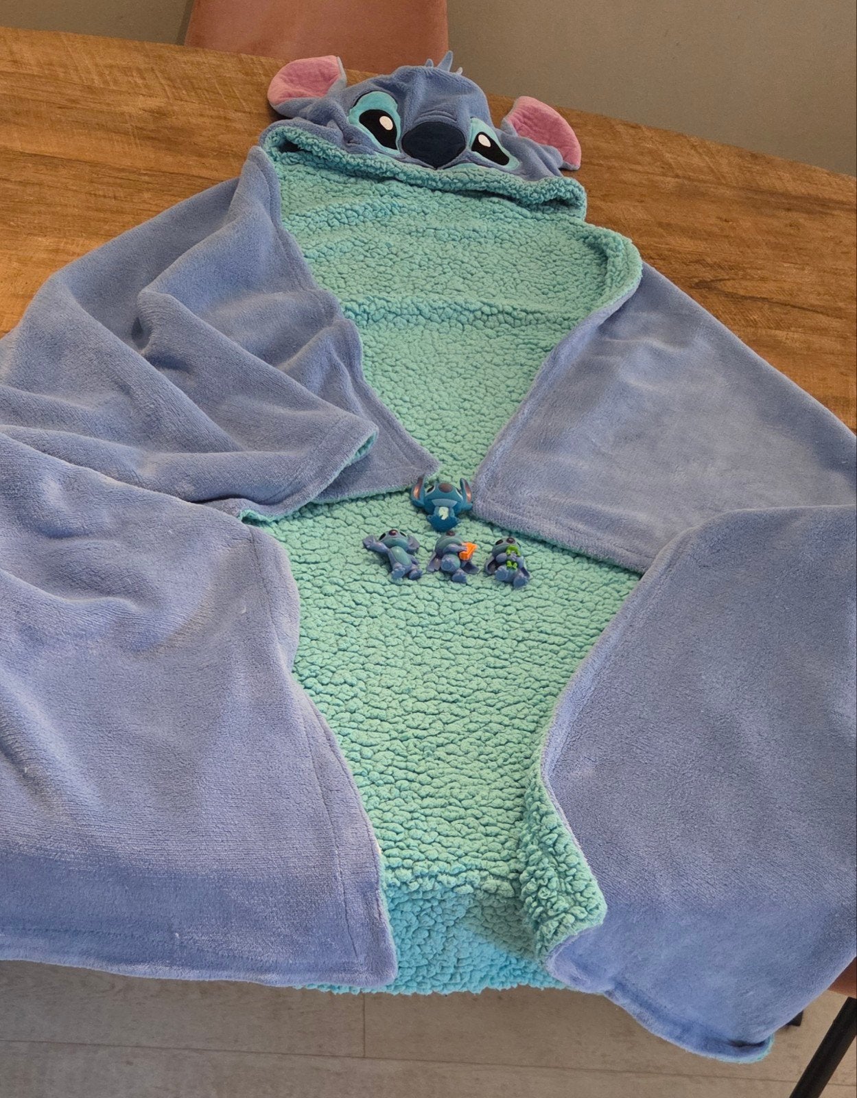 Stitch fleece deken met capuchon en 4 Stitch poppetjes, Disney, Disney, Overige typen, Blauw