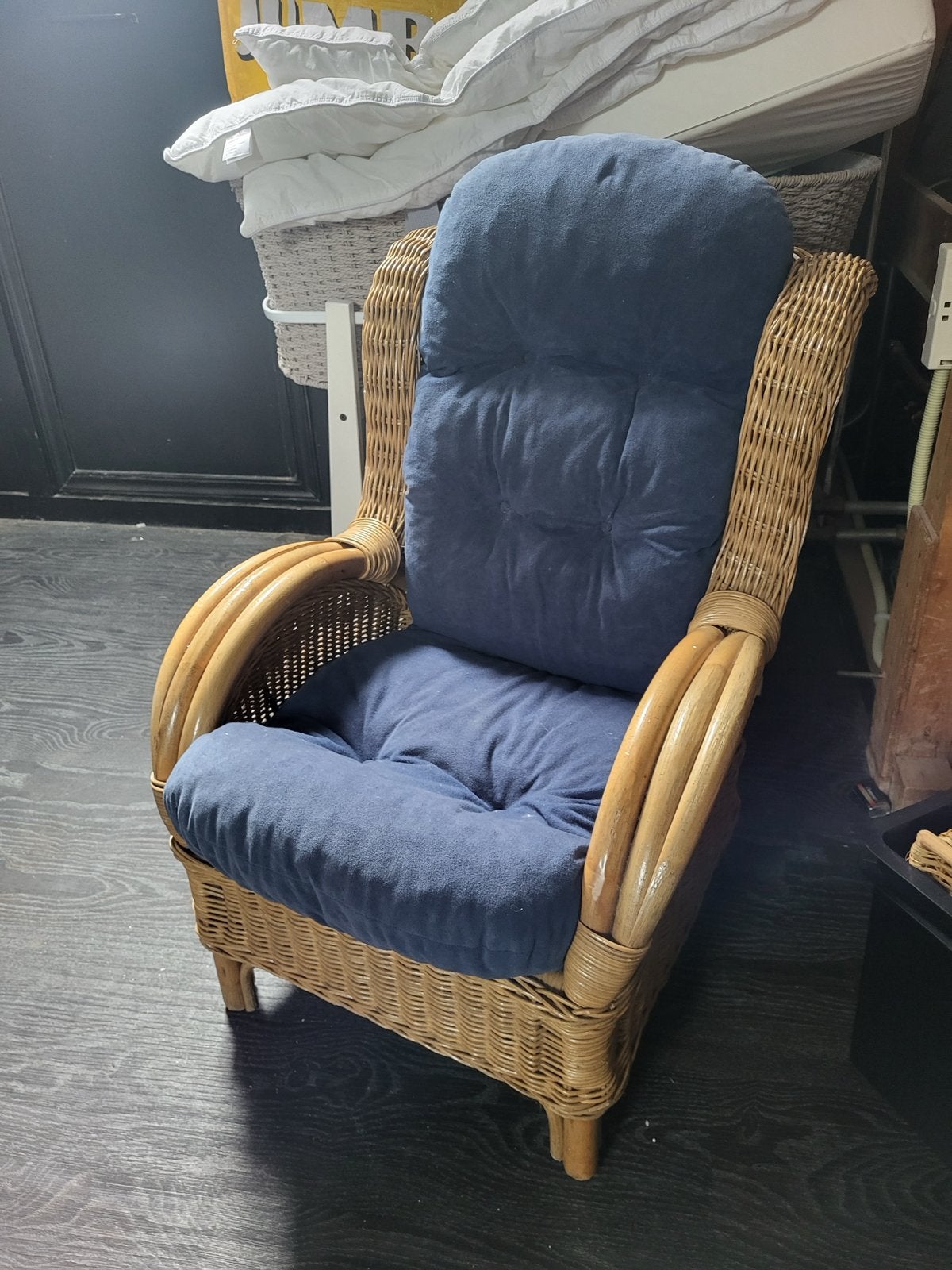Rotan kinderstoel met blauw uitneembaar kussen, Ophalen, Blauw, Riet of Rotan, Zo goed als nieuw