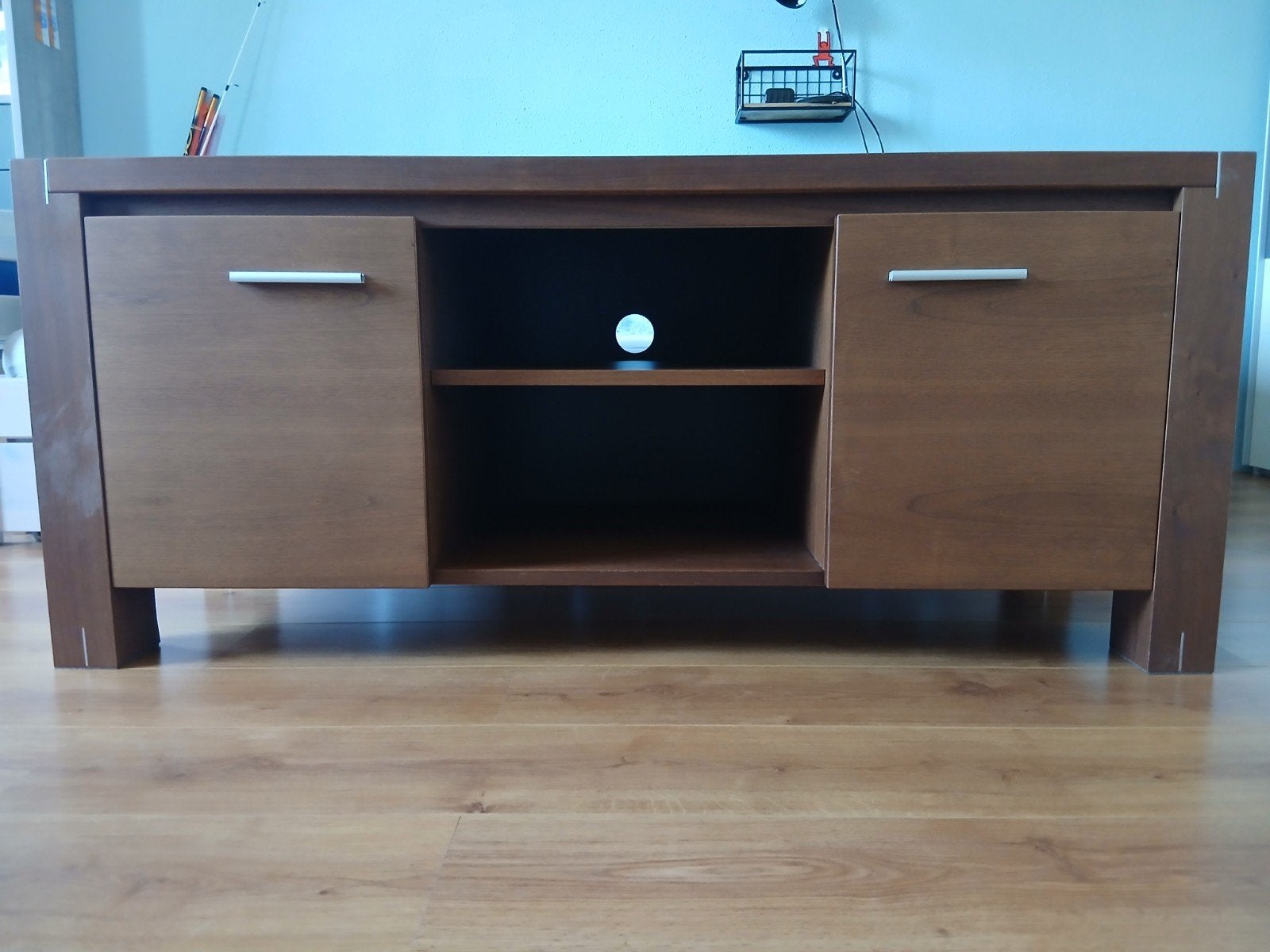 TV-kast 140x50x60cm, notenhout, stevig/robuust/zwaar, Huis en Inrichting, Ophalen, Gebruikt, 100 tot 150 cm, Minder dan 100 cm