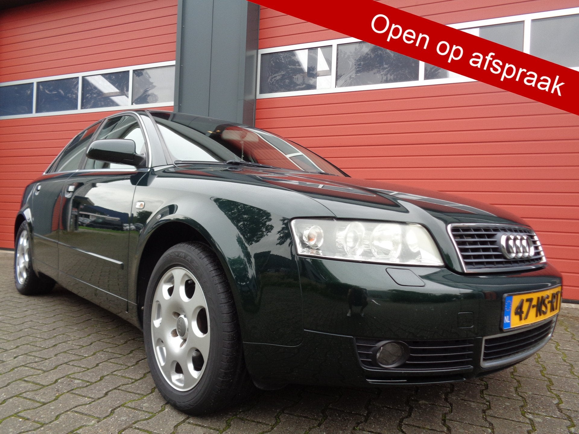 Audi A4 Limousine 2.4 170PK Clima Cruise 6-BAK LMV Trekhaak, Auto's, Voorwielaandrijving, Electronic Stability Program (ESP), Gebruikt