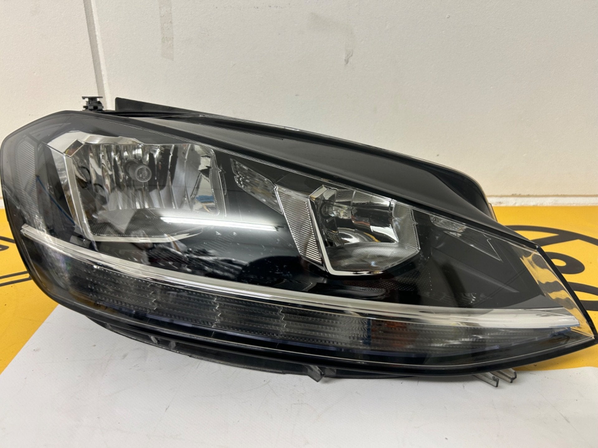 VW Golf 7 Facelift Halogeen LED Koplamp Rechts 5G1941006D, Auto-onderdelen, Verlichting, Gebruikt, Volkswagen, Volkswagen AG, Berliner Ring 2
38440  Wolfsburg, DE