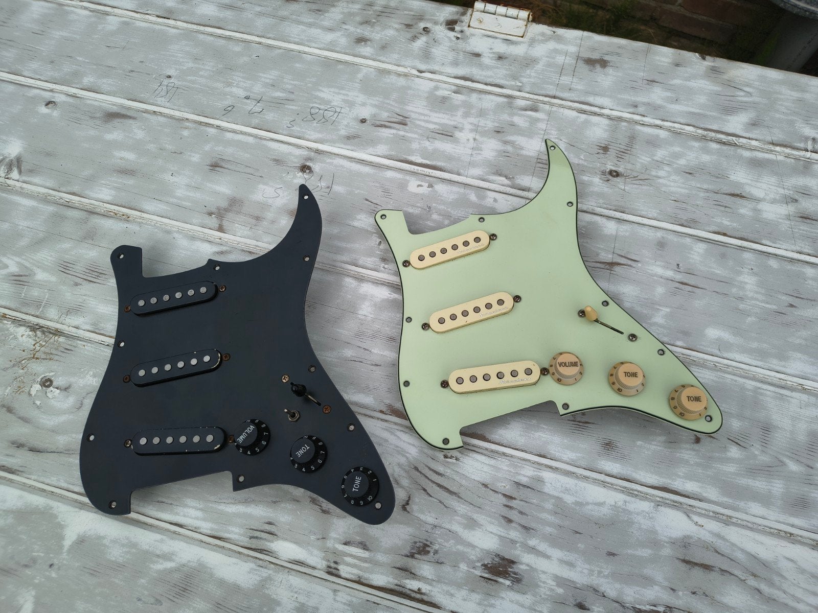 loaded pickguards stratocaster fender noiseless en washburn, Ophalen of Verzenden, Zo goed als nieuw, Elektrische gitaar